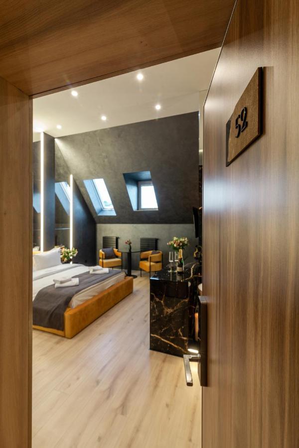 Aristo Jacuzzi Hotel Lviv Kültér fotó