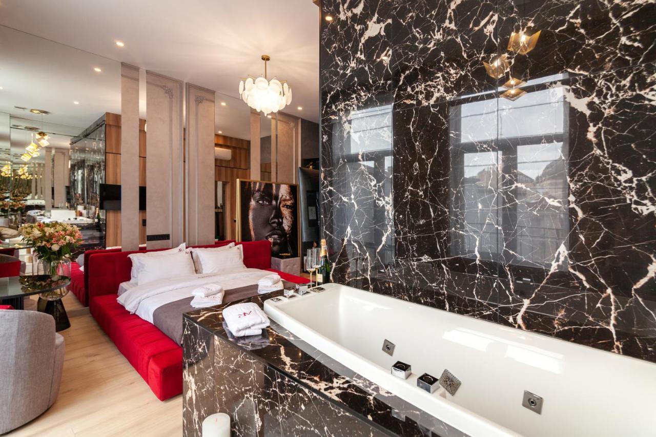 Aristo Jacuzzi Hotel Lviv Kültér fotó