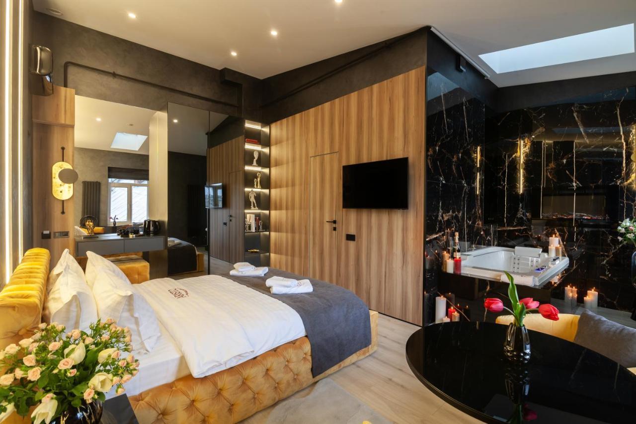 Aristo Jacuzzi Hotel Lviv Kültér fotó