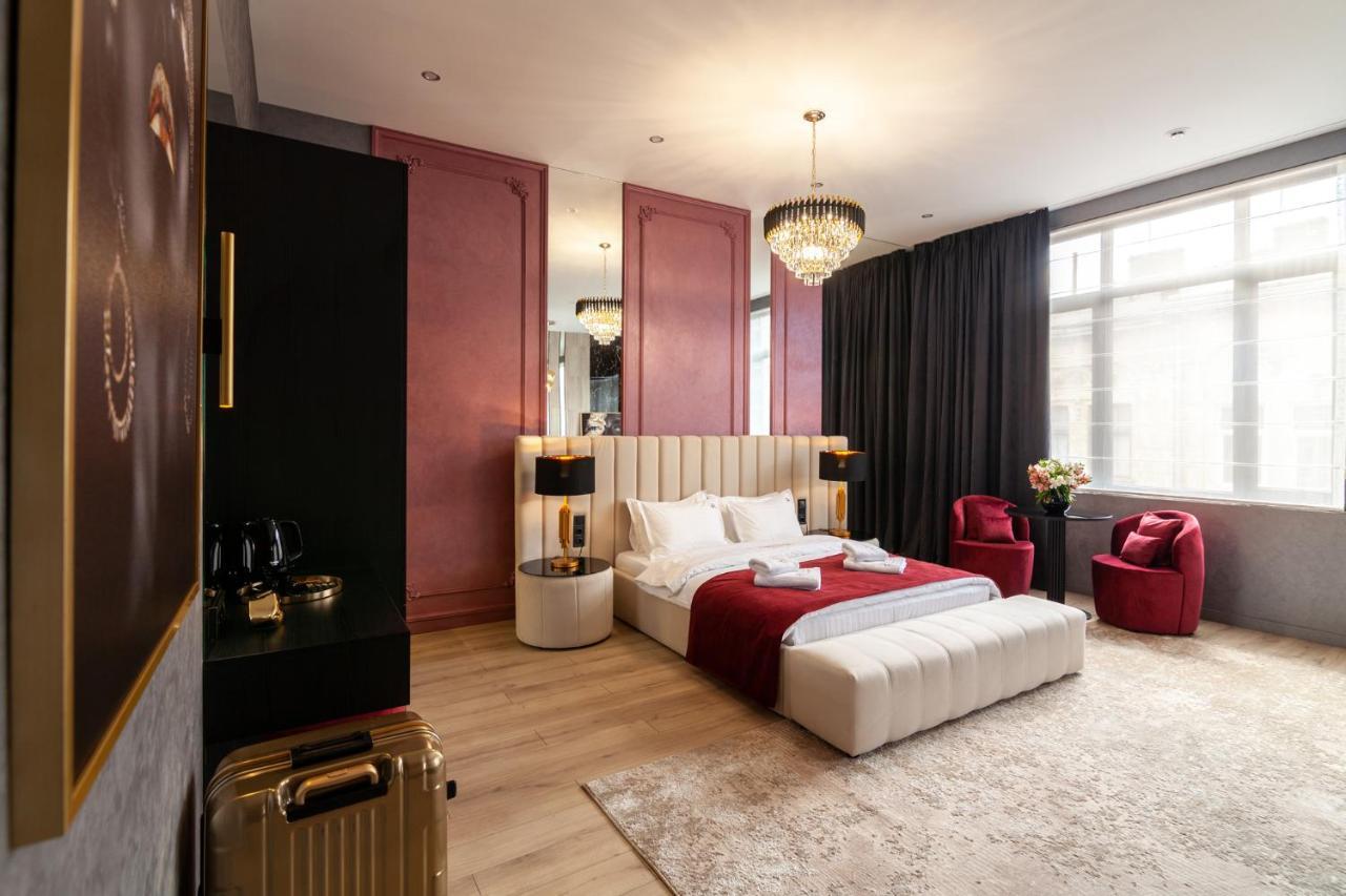 Aristo Jacuzzi Hotel Lviv Kültér fotó