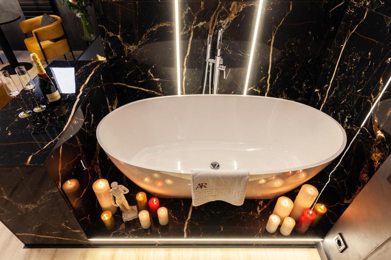 Aristo Jacuzzi Hotel Lviv Kültér fotó