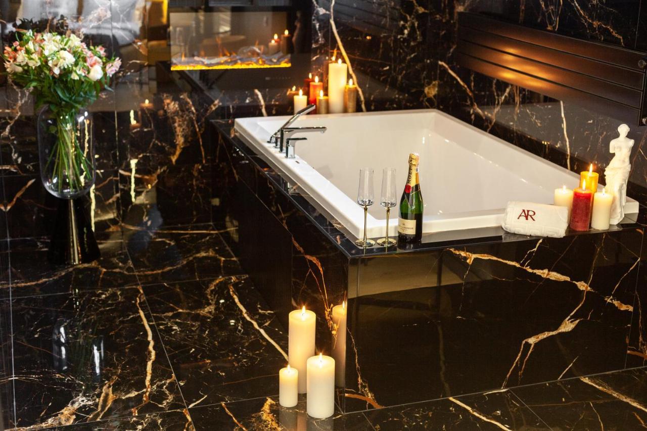 Aristo Jacuzzi Hotel Lviv Kültér fotó