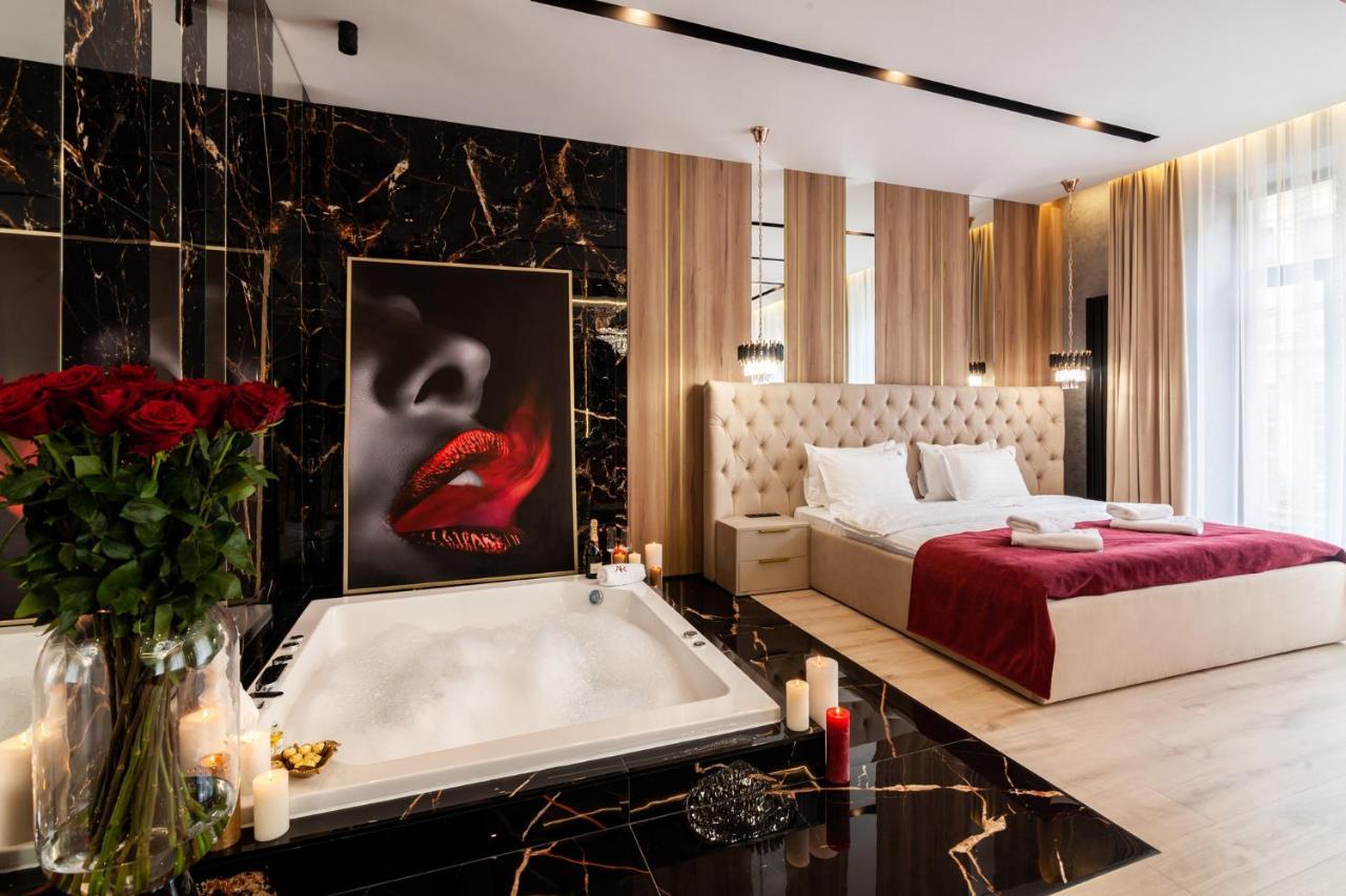 Aristo Jacuzzi Hotel Lviv Kültér fotó