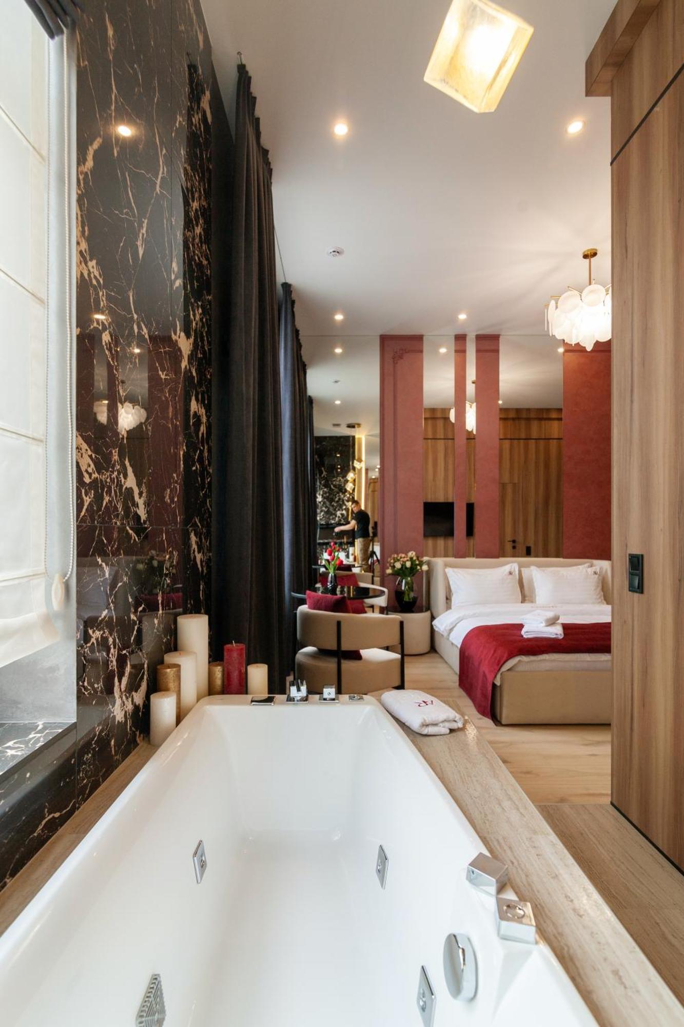 Aristo Jacuzzi Hotel Lviv Kültér fotó