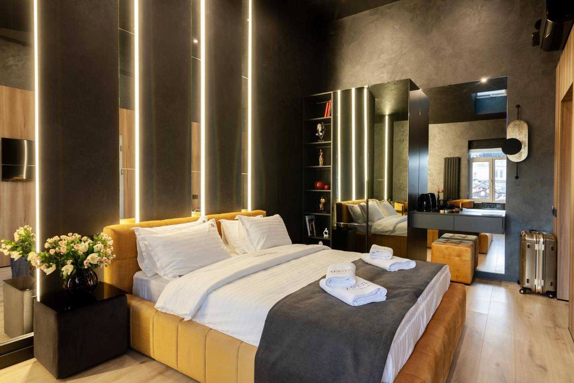 Aristo Jacuzzi Hotel Lviv Kültér fotó