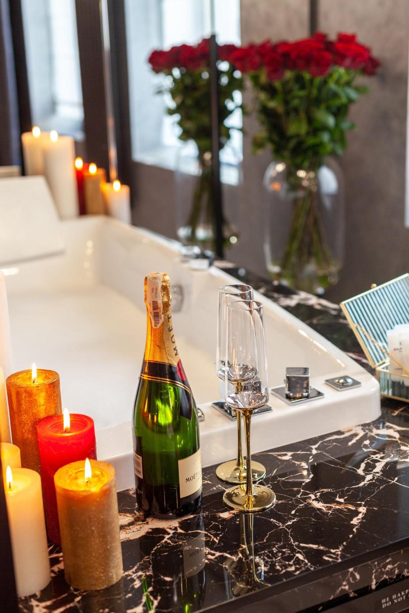 Aristo Jacuzzi Hotel Lviv Kültér fotó
