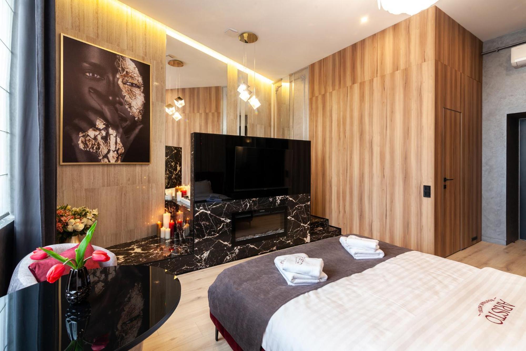 Aristo Jacuzzi Hotel Lviv Kültér fotó