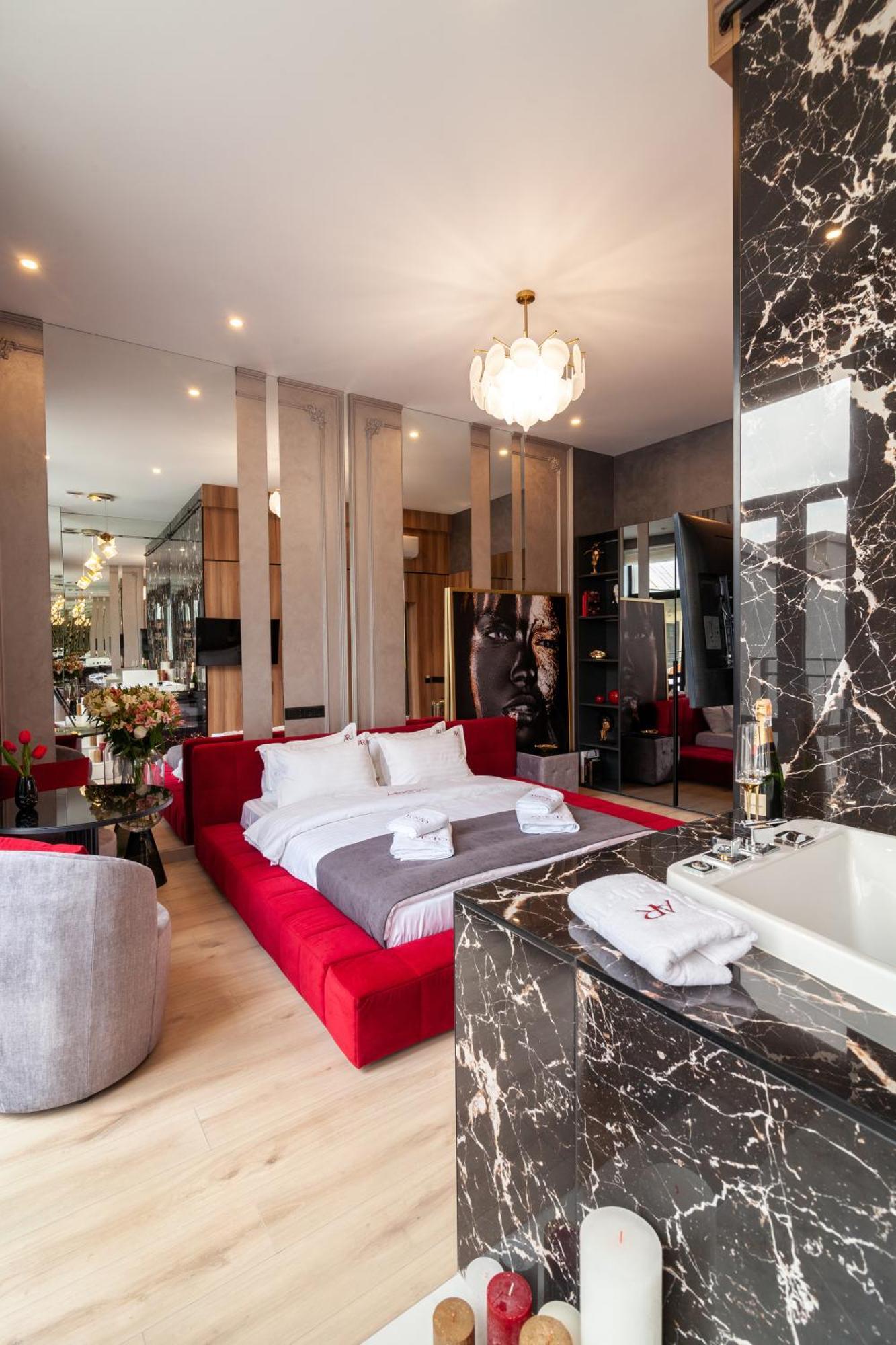 Aristo Jacuzzi Hotel Lviv Kültér fotó