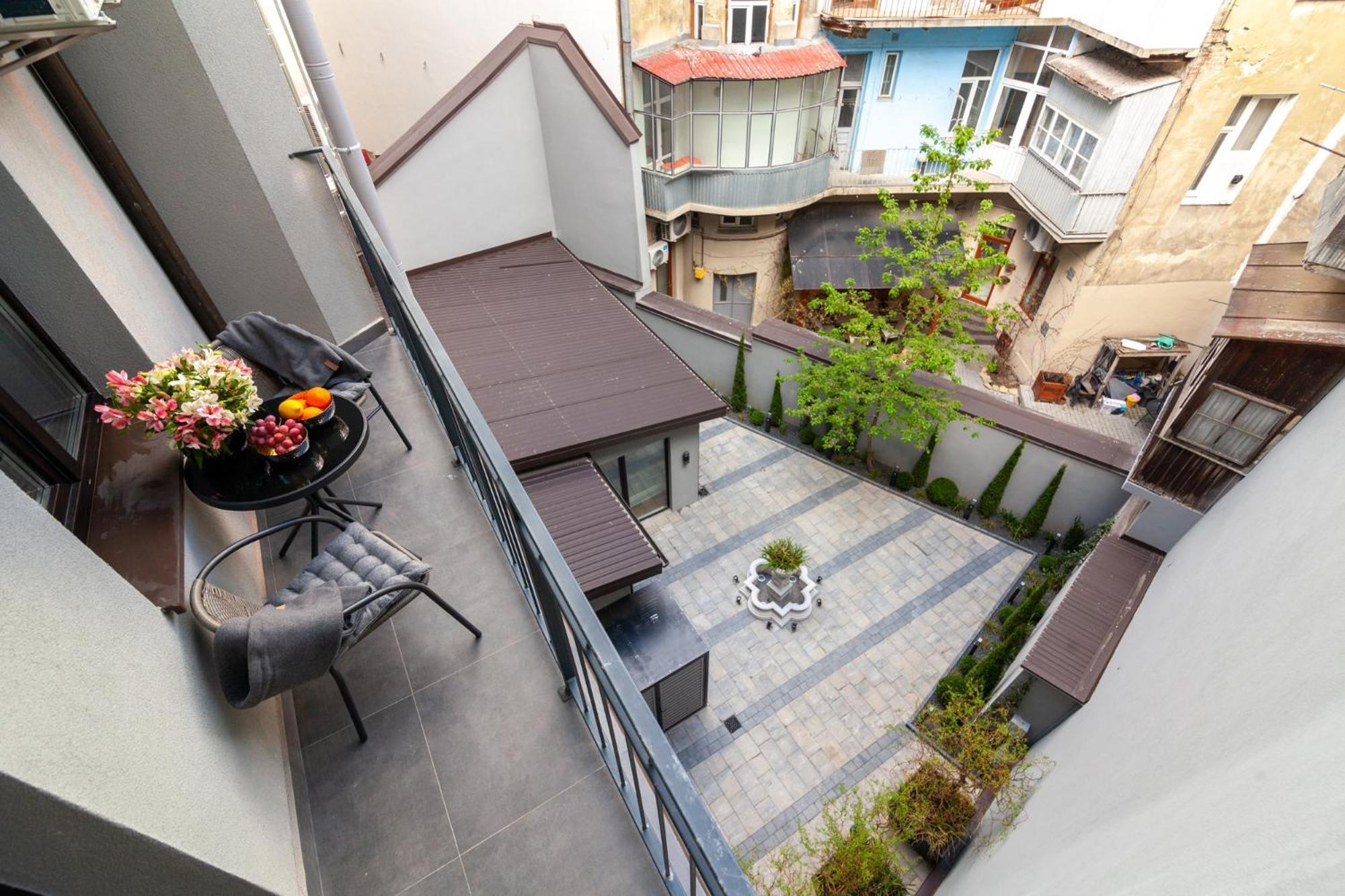 Aristo Jacuzzi Hotel Lviv Kültér fotó