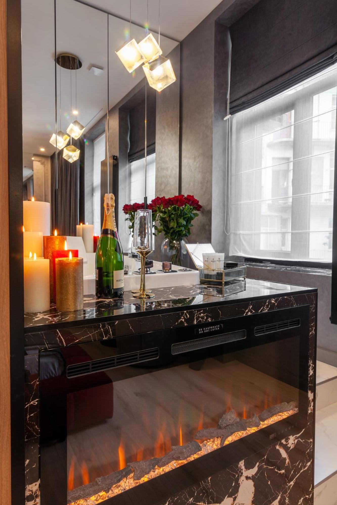 Aristo Jacuzzi Hotel Lviv Kültér fotó