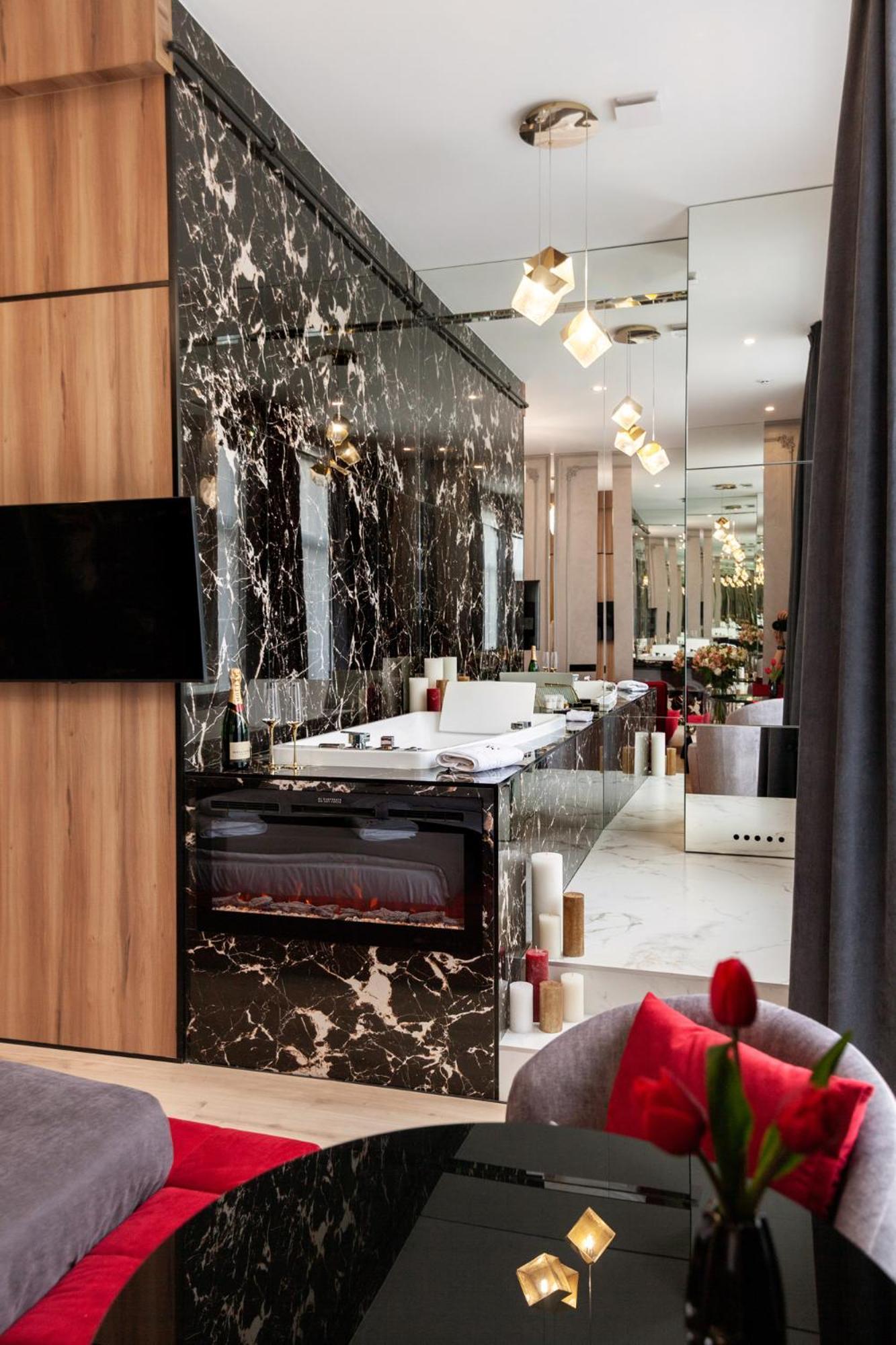 Aristo Jacuzzi Hotel Lviv Kültér fotó