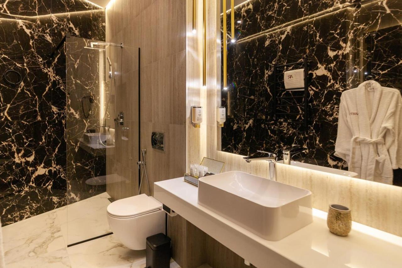 Aristo Jacuzzi Hotel Lviv Kültér fotó