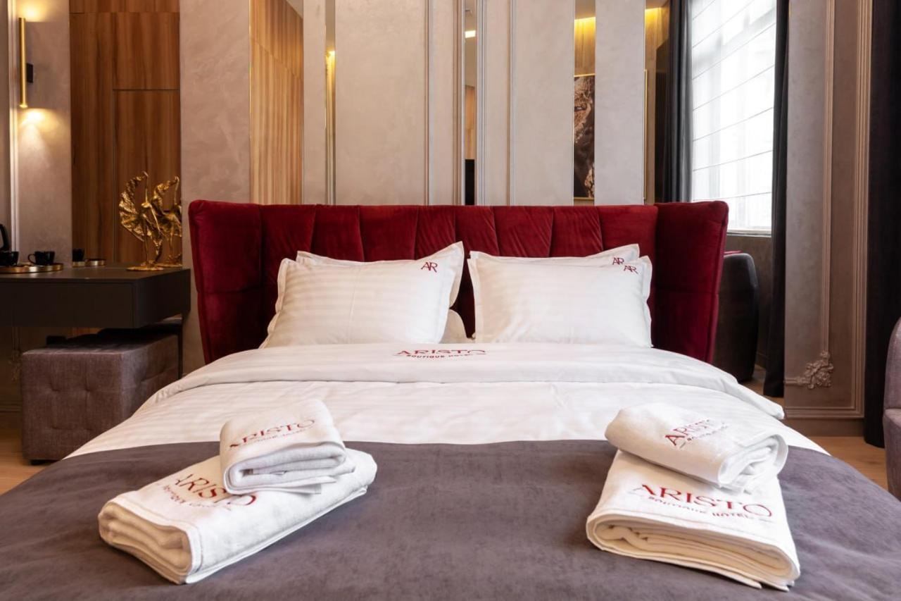 Aristo Jacuzzi Hotel Lviv Kültér fotó